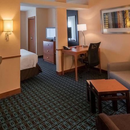 Fairfield Inn & Suites Кенет Скуеър Екстериор снимка