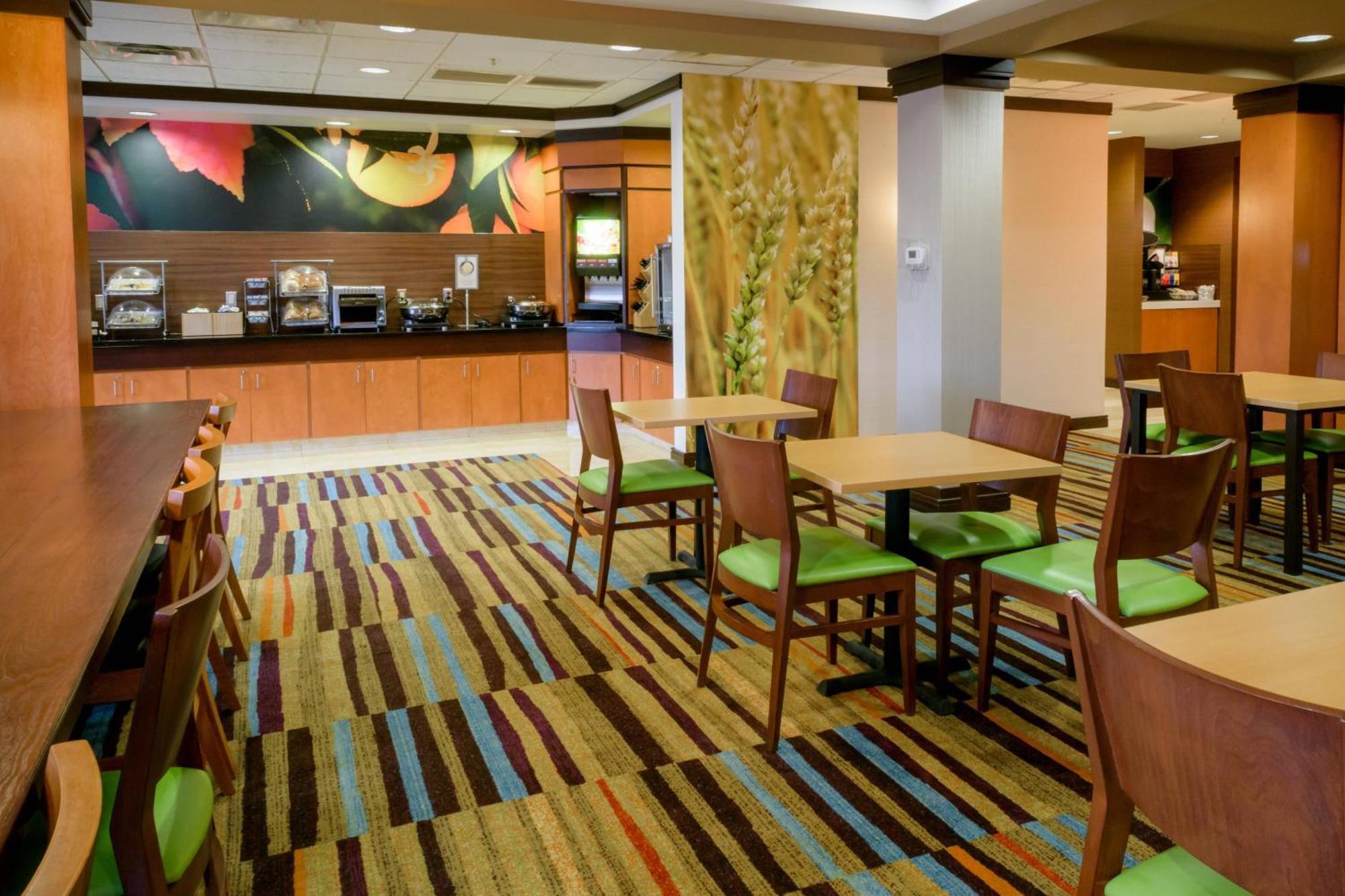 Fairfield Inn & Suites Кенет Скуеър Екстериор снимка