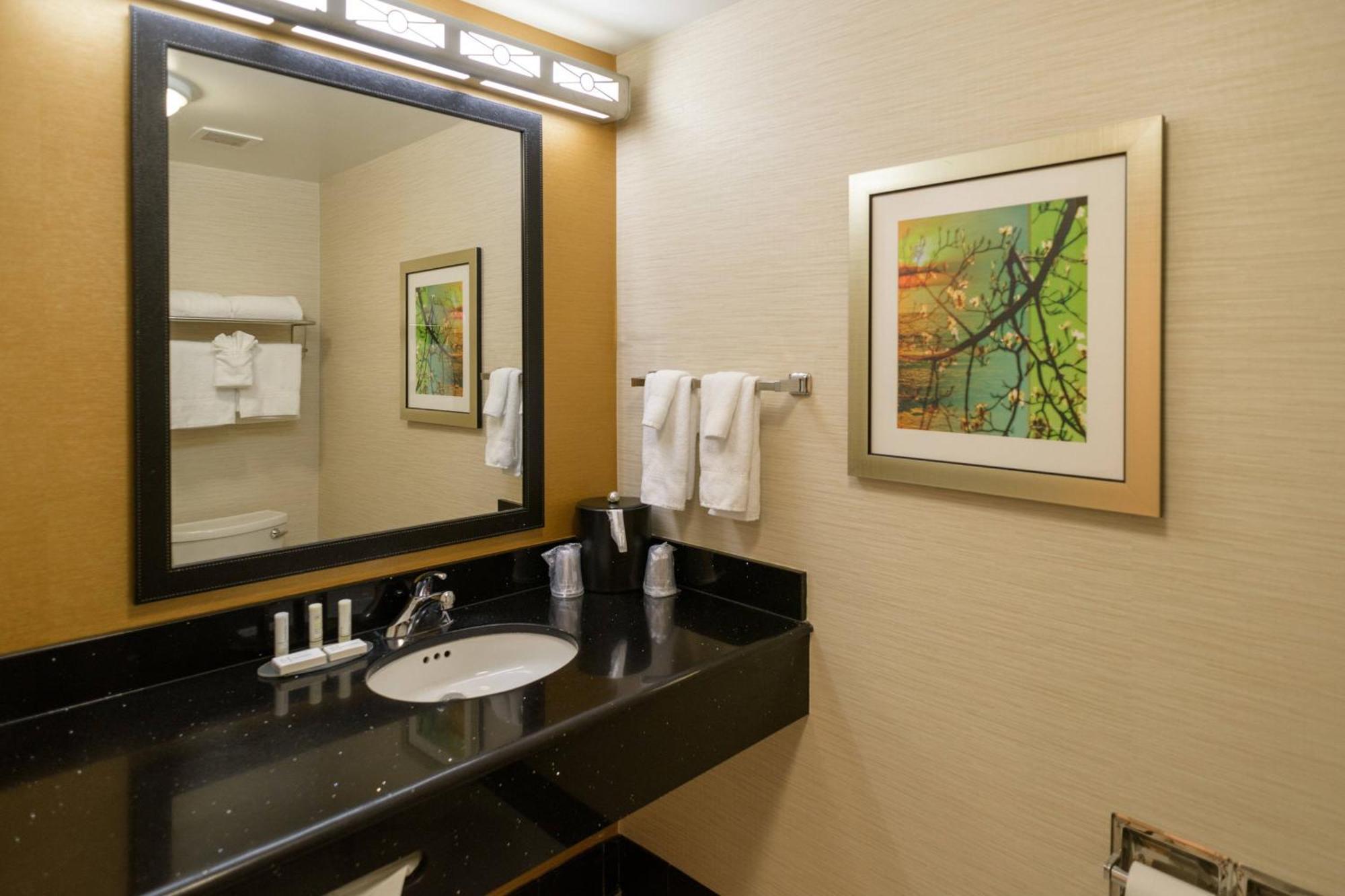 Fairfield Inn & Suites Кенет Скуеър Екстериор снимка