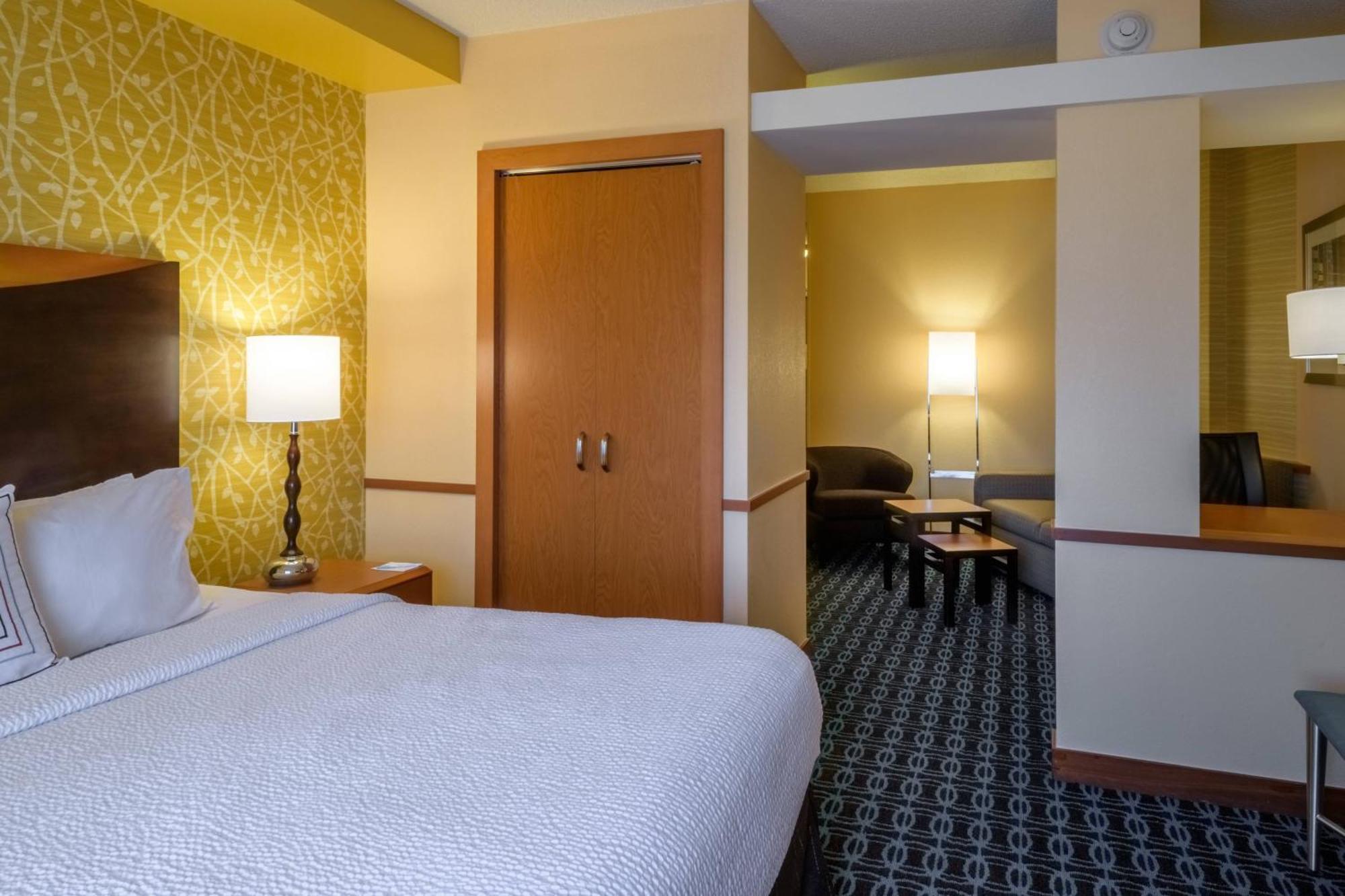 Fairfield Inn & Suites Кенет Скуеър Екстериор снимка