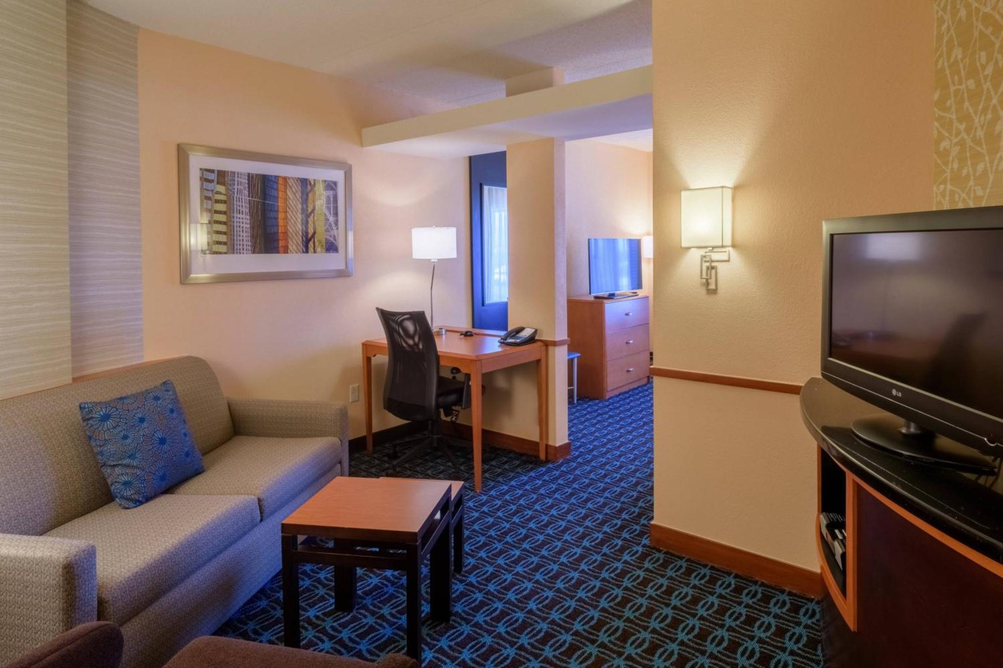 Fairfield Inn & Suites Кенет Скуеър Екстериор снимка