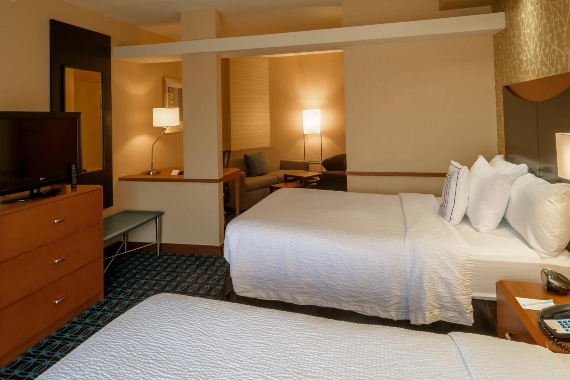 Fairfield Inn & Suites Кенет Скуеър Екстериор снимка