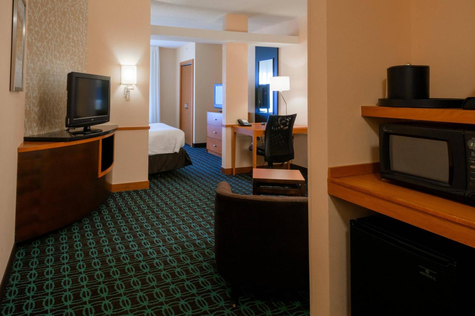 Fairfield Inn & Suites Кенет Скуеър Екстериор снимка