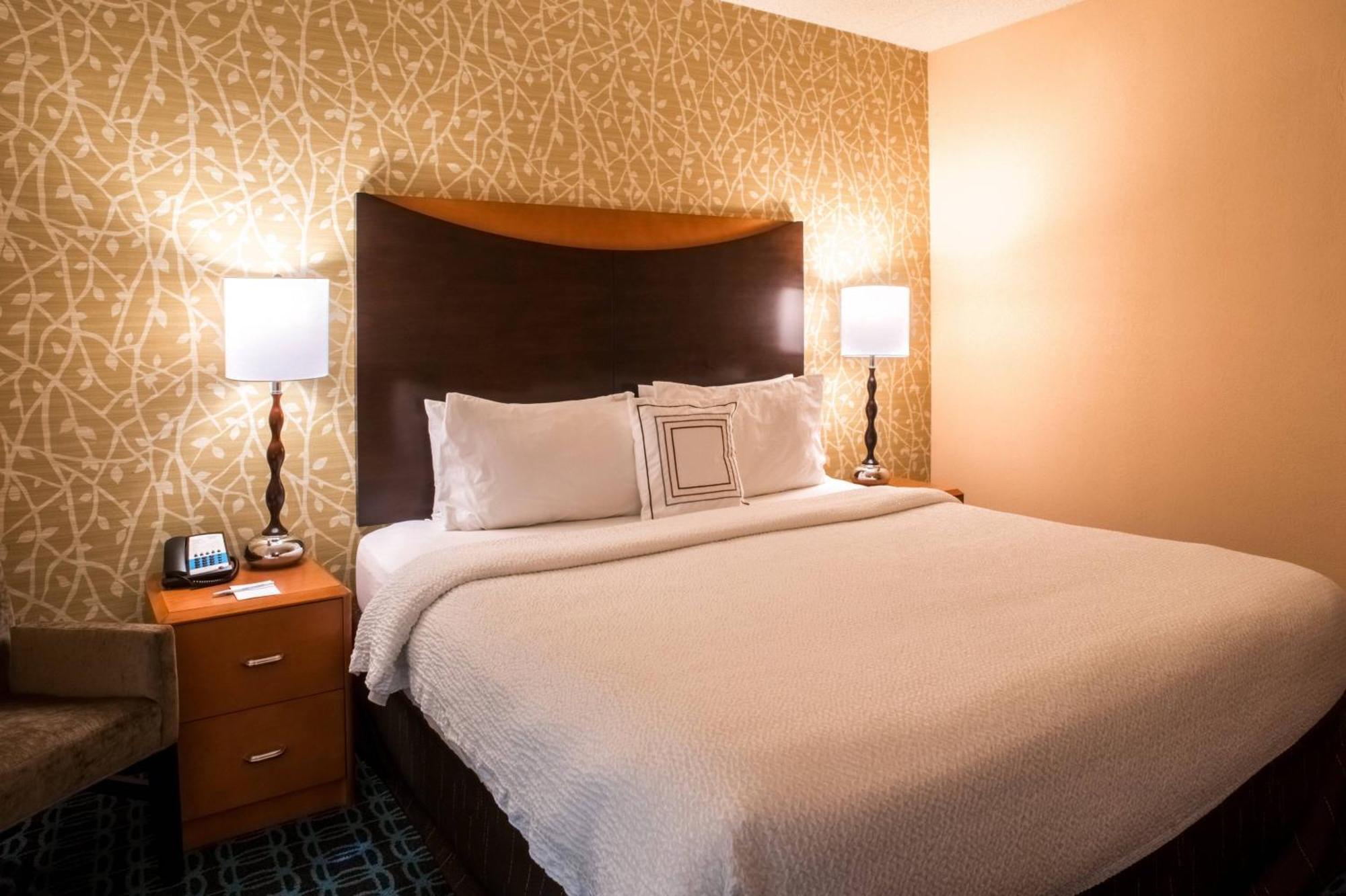 Fairfield Inn & Suites Кенет Скуеър Екстериор снимка