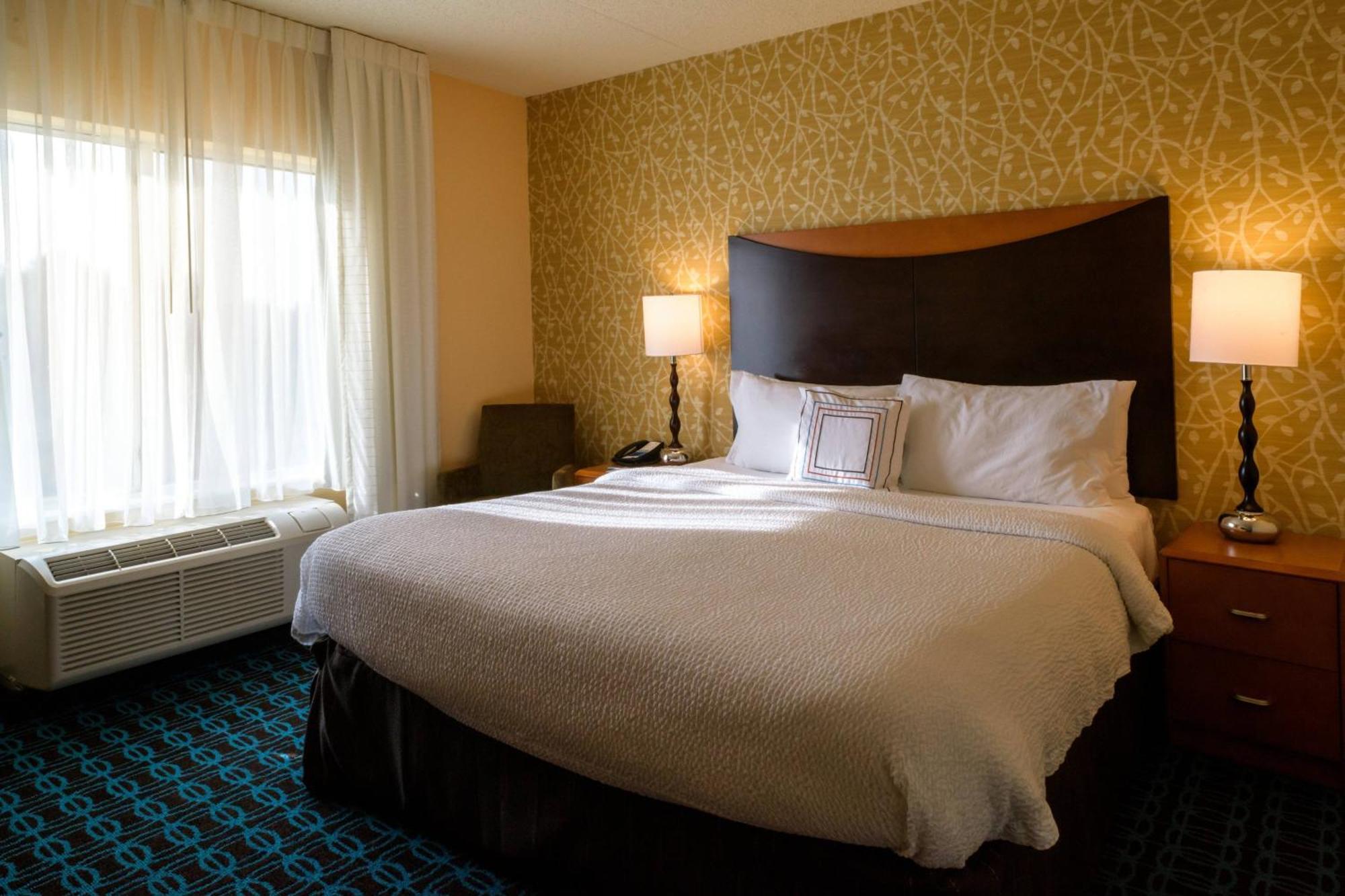 Fairfield Inn & Suites Кенет Скуеър Екстериор снимка