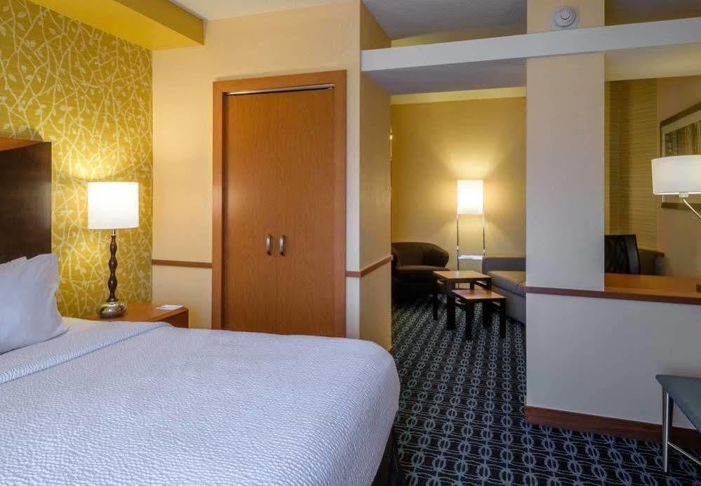 Fairfield Inn & Suites Кенет Скуеър Екстериор снимка