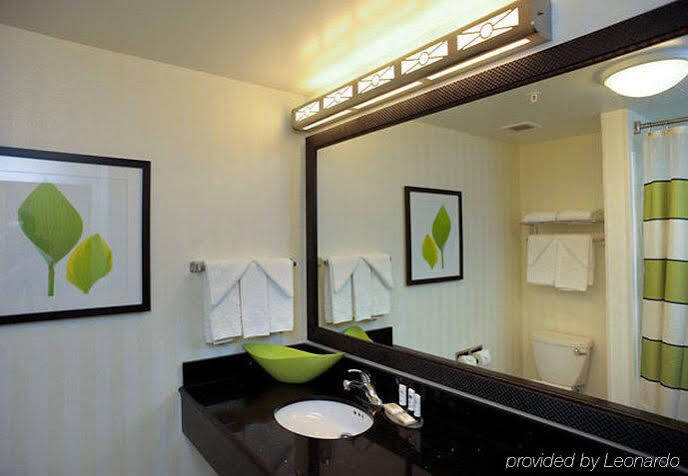 Fairfield Inn & Suites Кенет Скуеър Екстериор снимка